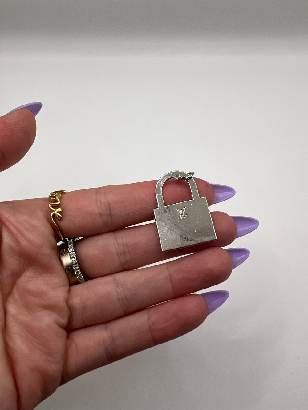 1401. Blue Crystal Padlock Charm Pendant - Picture 5 of 6